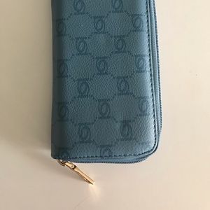 bebe Bags - Blue Bebe Honeycomb Logo Wallet bebe Bags - Blue Bebe Honeycomb Logo Wallet